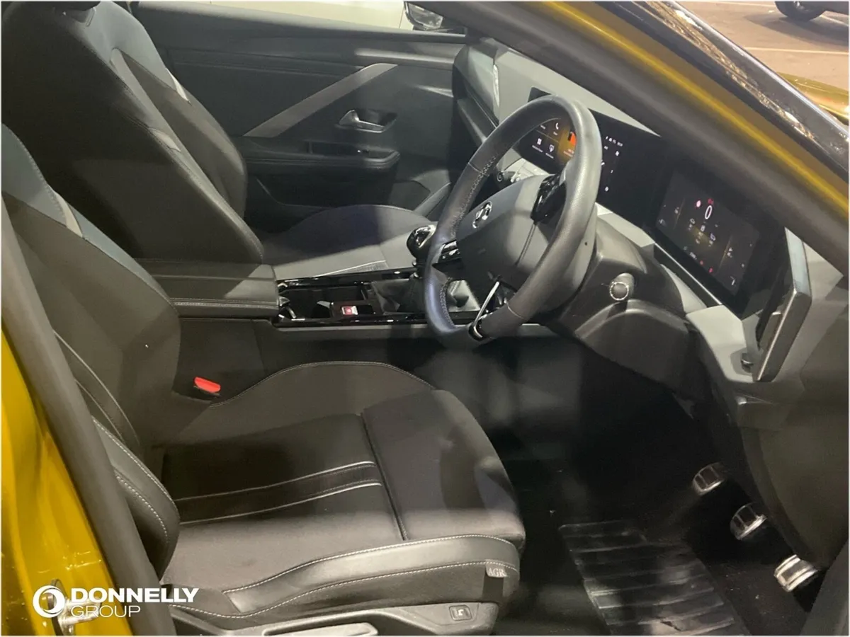 Vauxhall Astra Hatchback GS - Image 3