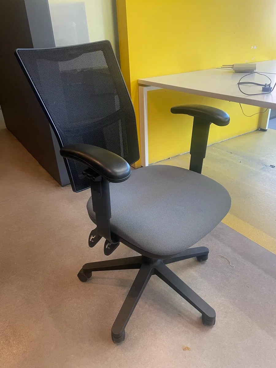 Office chairs - Image 3
