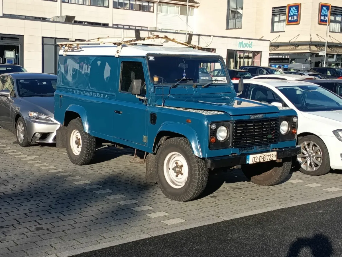 Land Rover Defender 2003 - Image 1