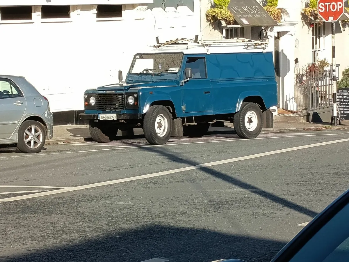 Land Rover Defender 2003 - Image 2