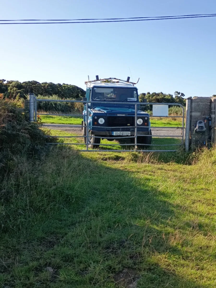 Land Rover Defender 2003 - Image 4