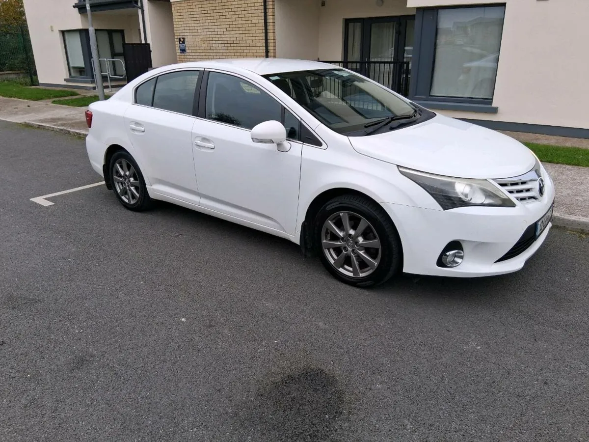 2012 toyota avensis - Image 1