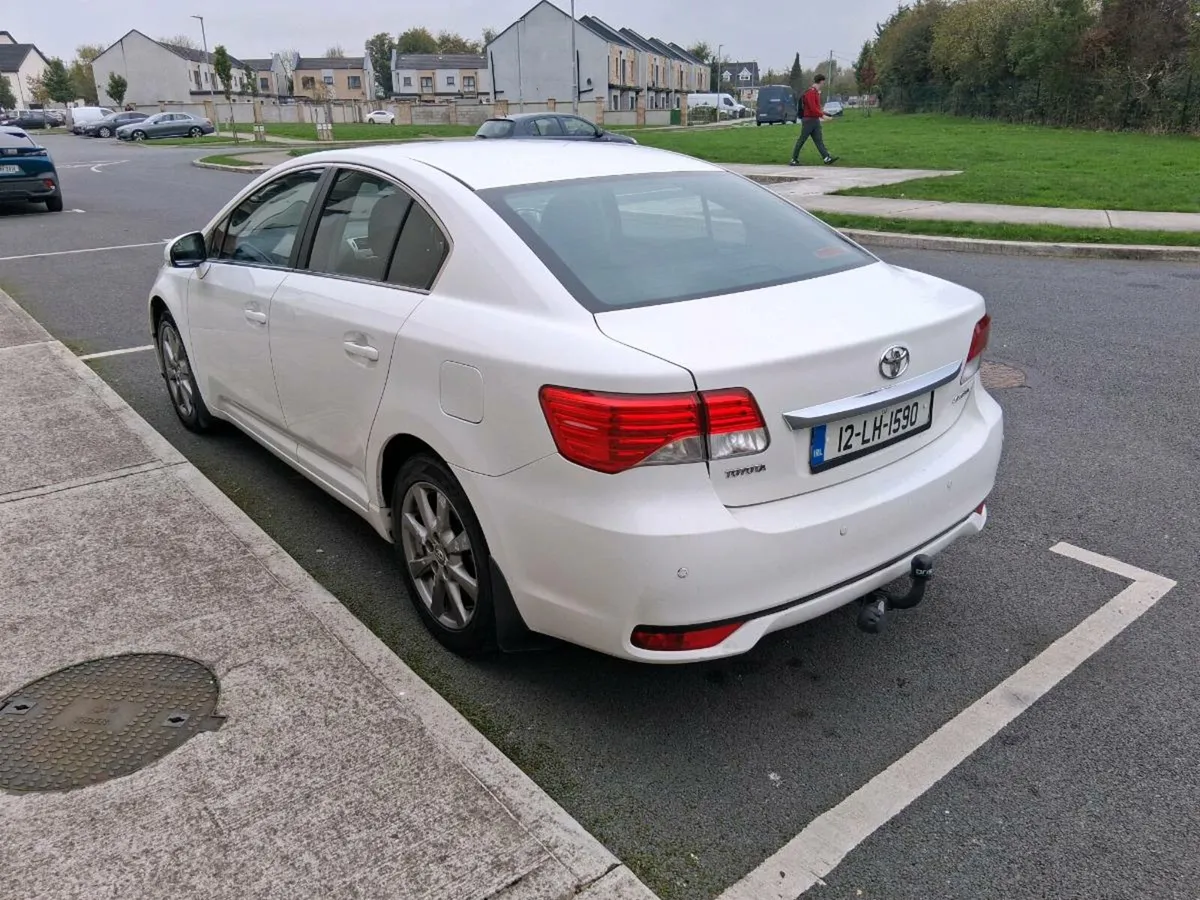 2012 toyota avensis - Image 3