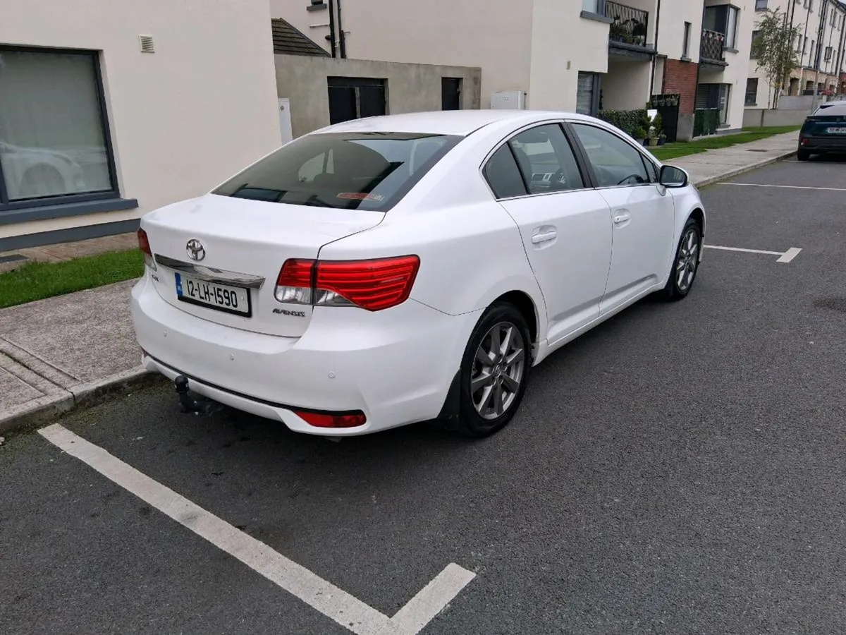 2012 toyota avensis - Image 4
