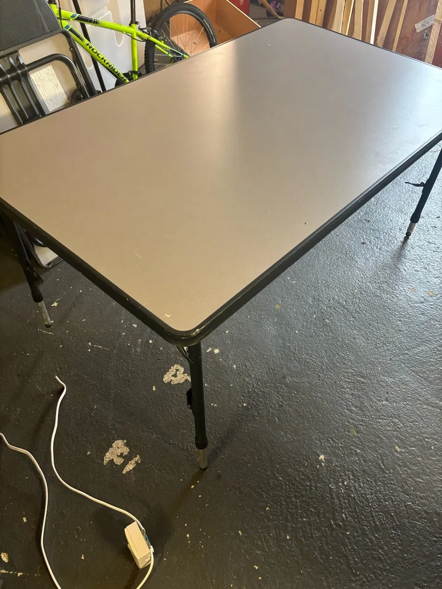 Camping chairs and tables - Image 4