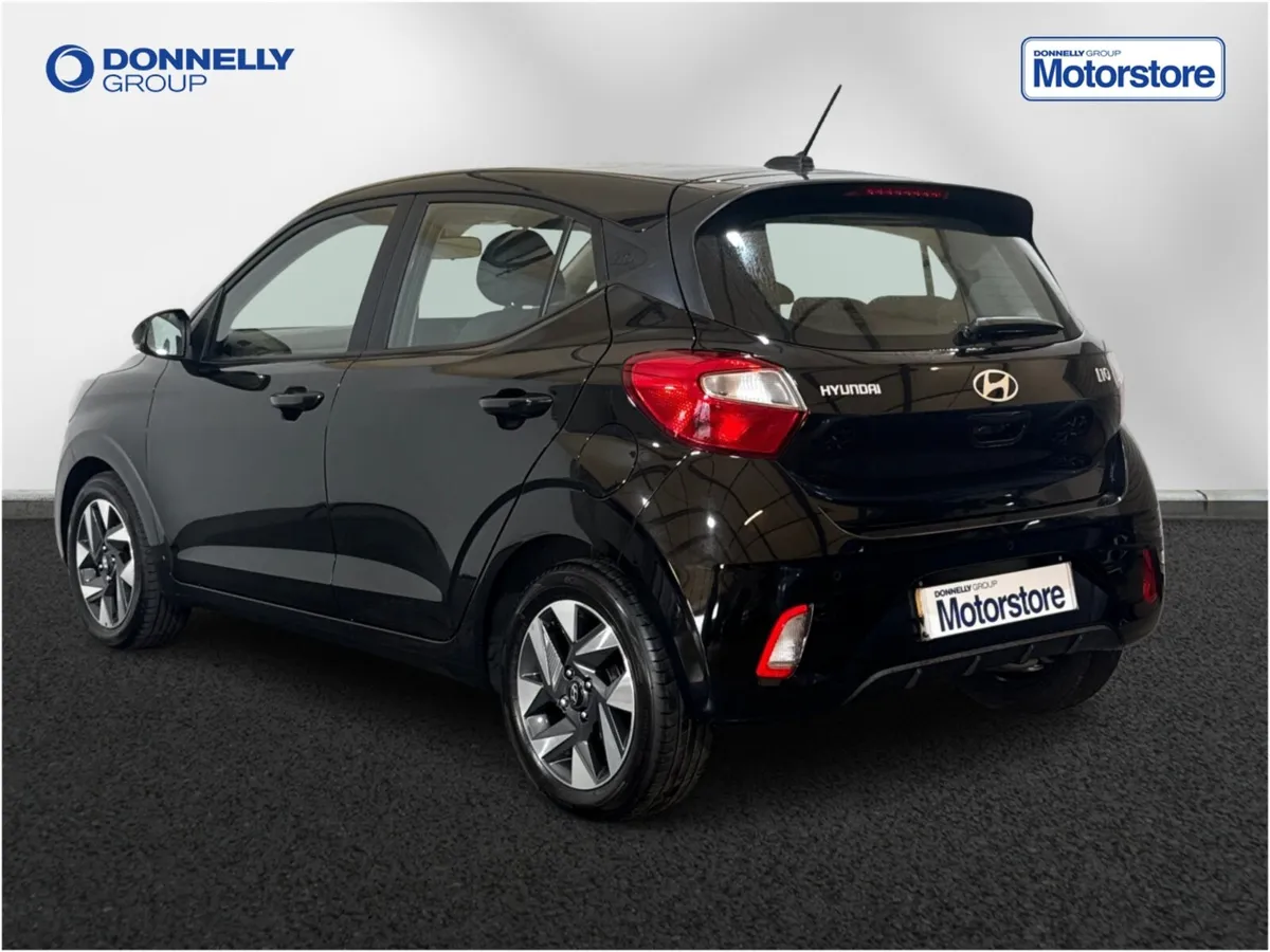 Hyundai i10 Hatchback Advance - Image 2