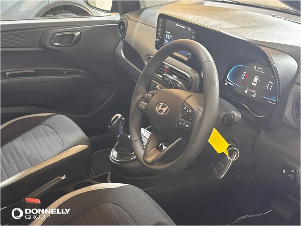 Hyundai i10 Hatchback Advance - Image 4