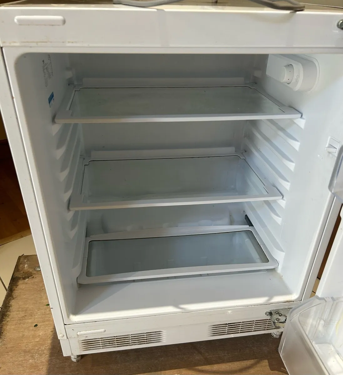 For sale 2 under worktop Fridges working perfectly - Image 2