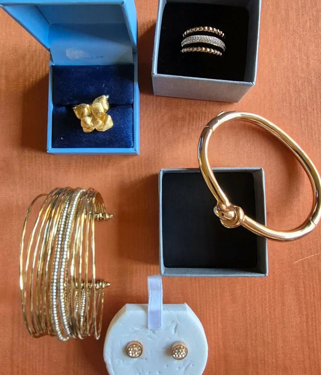 Modern Quality Branded Collection (x16) - Image 1