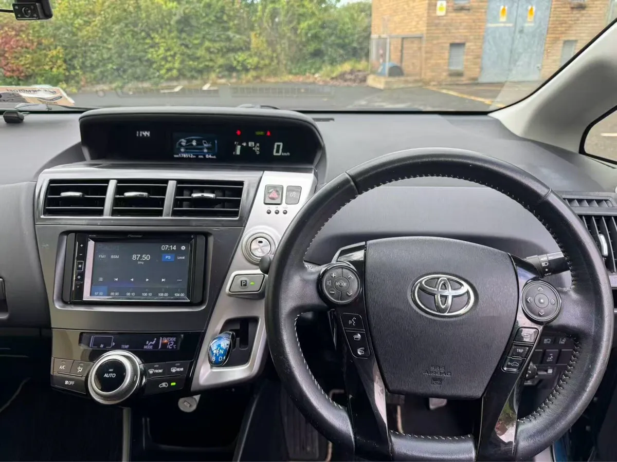 Toyota Prius+ - Image 4