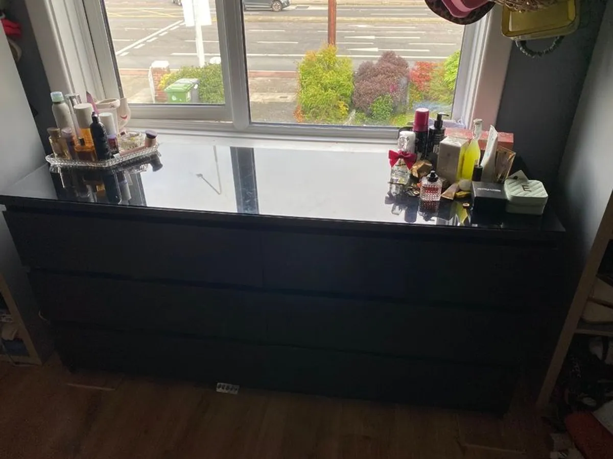 Bedroom furniture - Image 1
