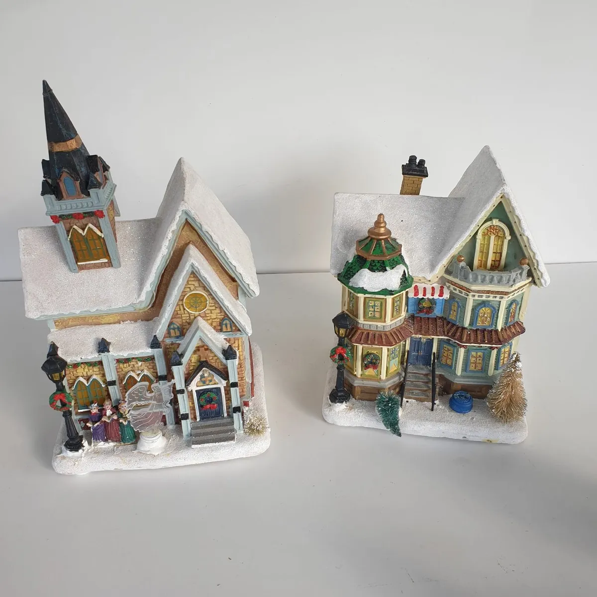 Winter scene with light up houses - Image 2