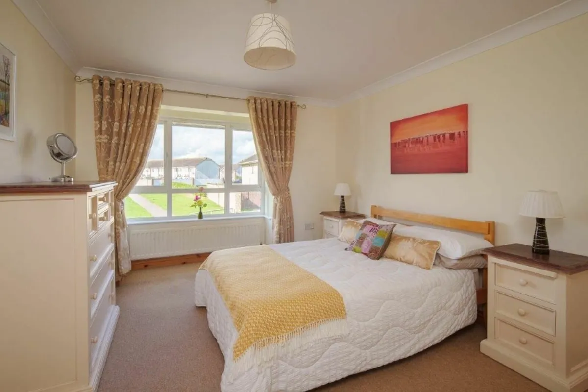 Double Bed - Image 4