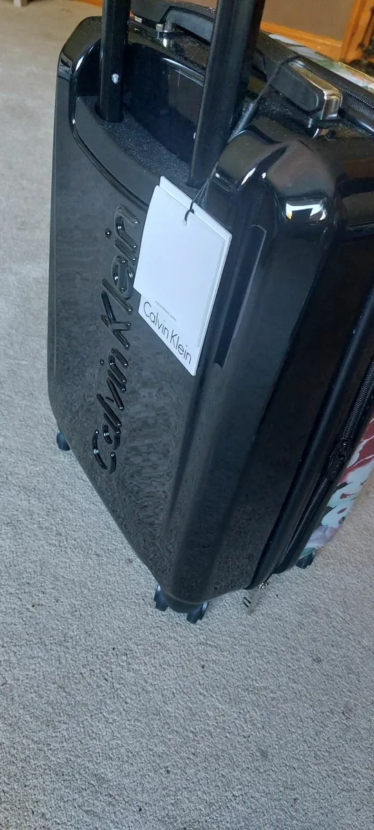 Wow Calvin Klein suitcase NEW - Image 3