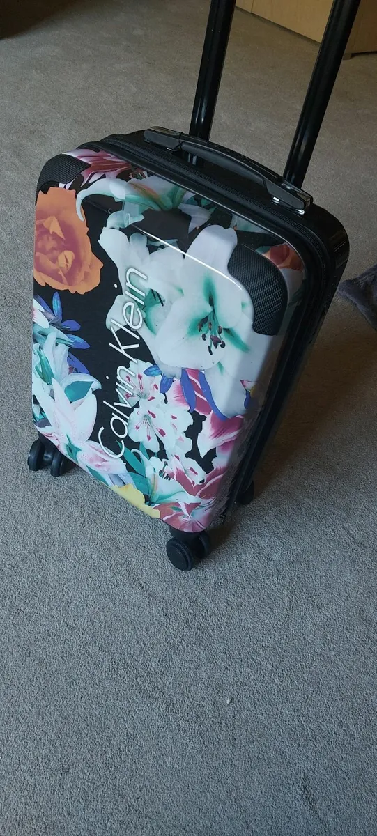 Wow Calvin Klein suitcase NEW - Image 1