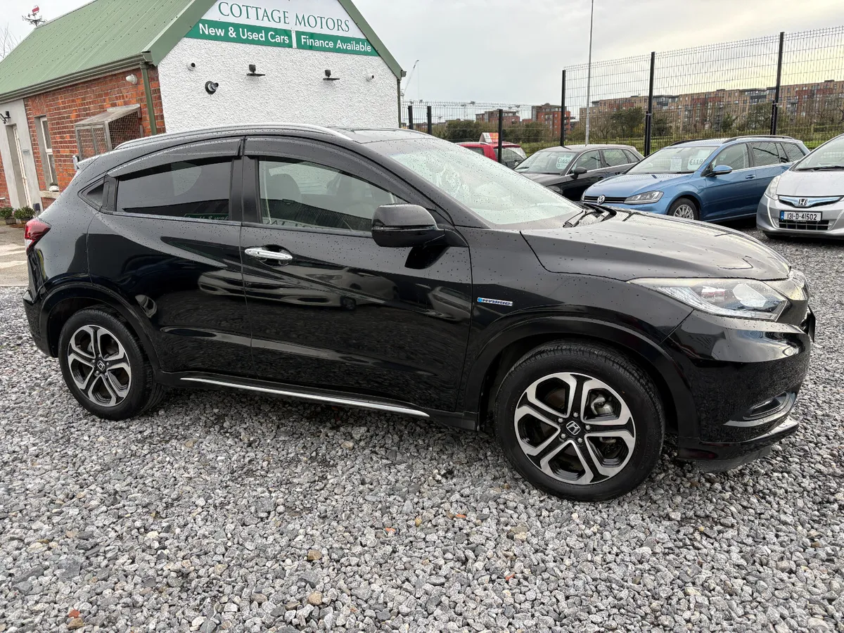 HONDA VEZEL 1.5 AUTO HYBRID *HUGH SPEC* - Image 4