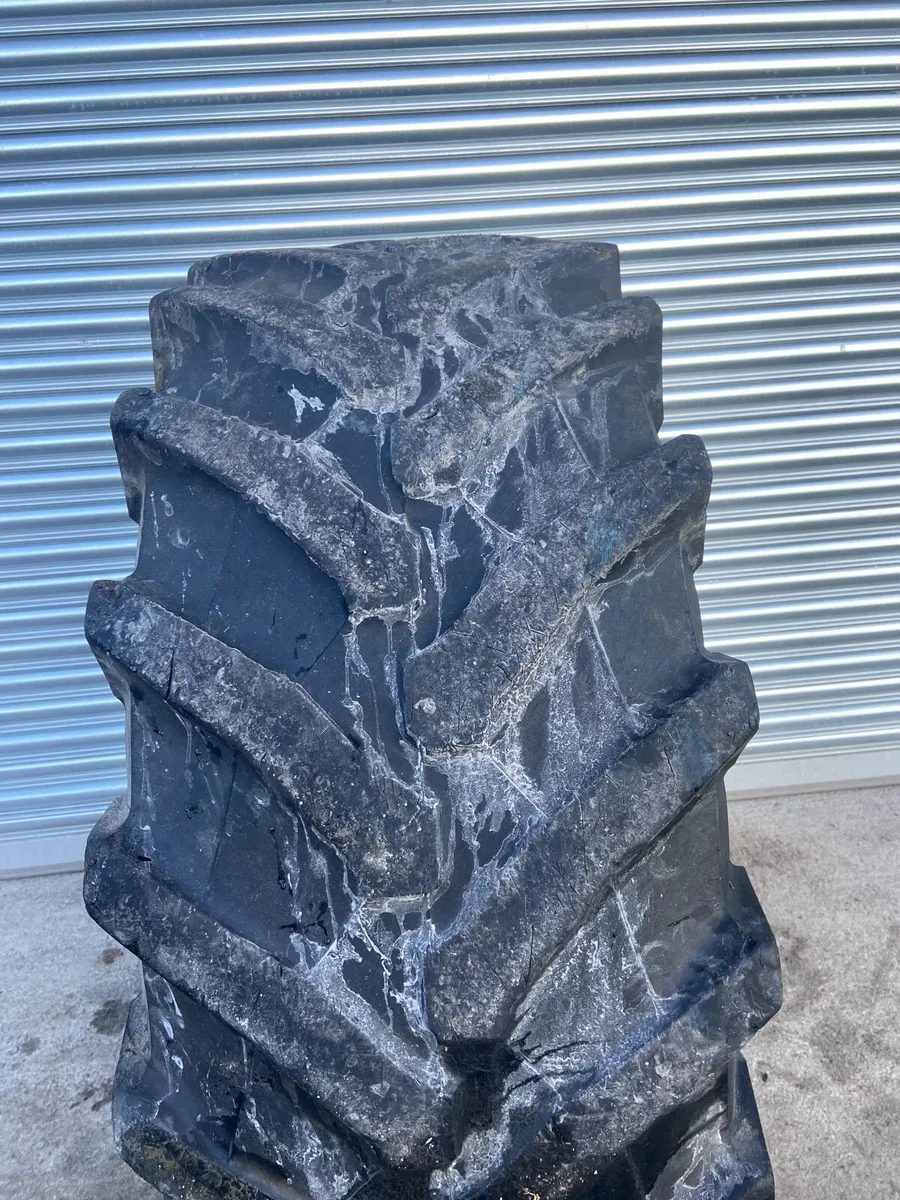 540/65R30 - Image 3