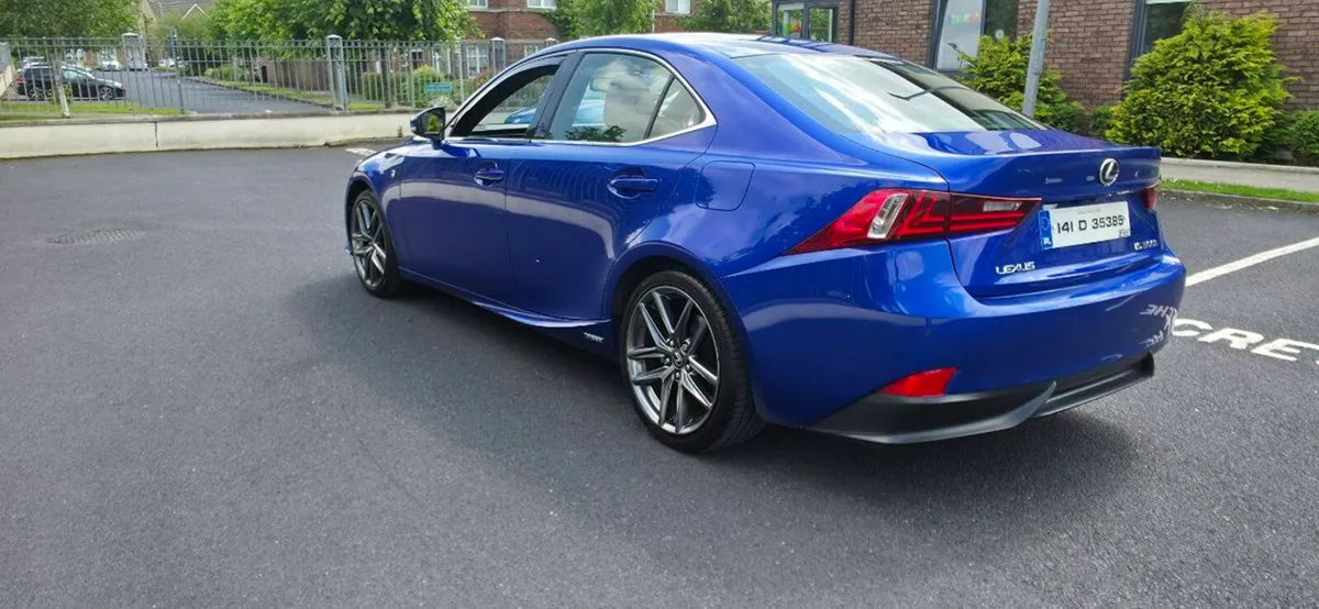 2014 Lexus IS300H F Sport - Image 3