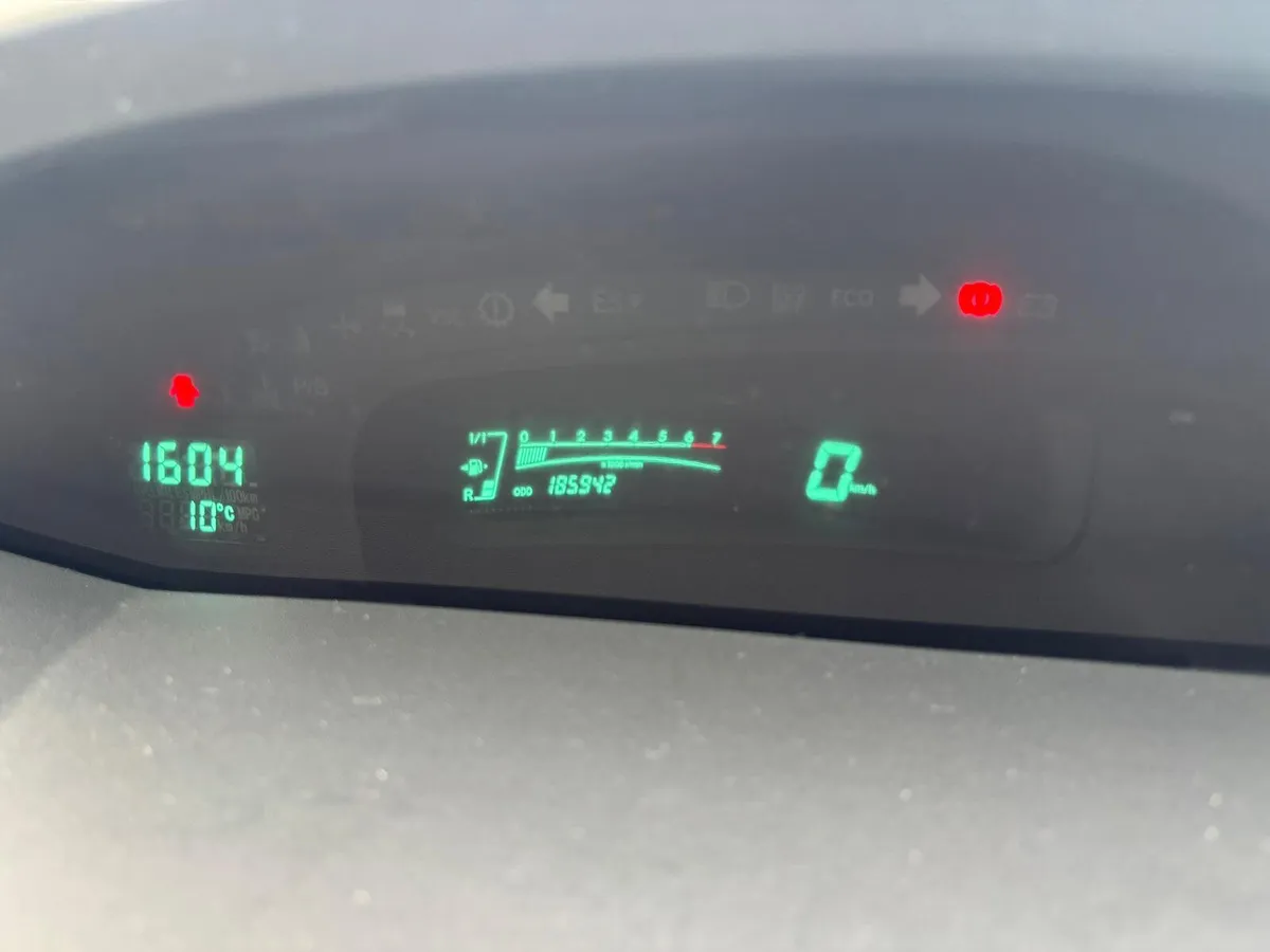 Toyota Yaris 2010  1.0  PETROL 5DR - Image 4