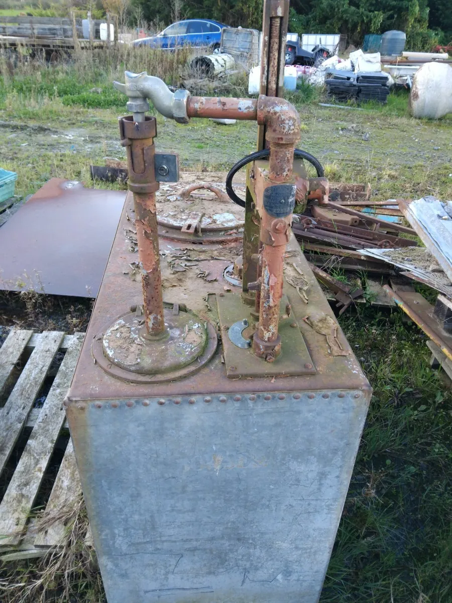 Vintage Oil tank pump - Image 1