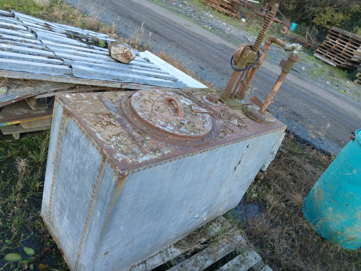 Vintage Oil tank pump - Image 2