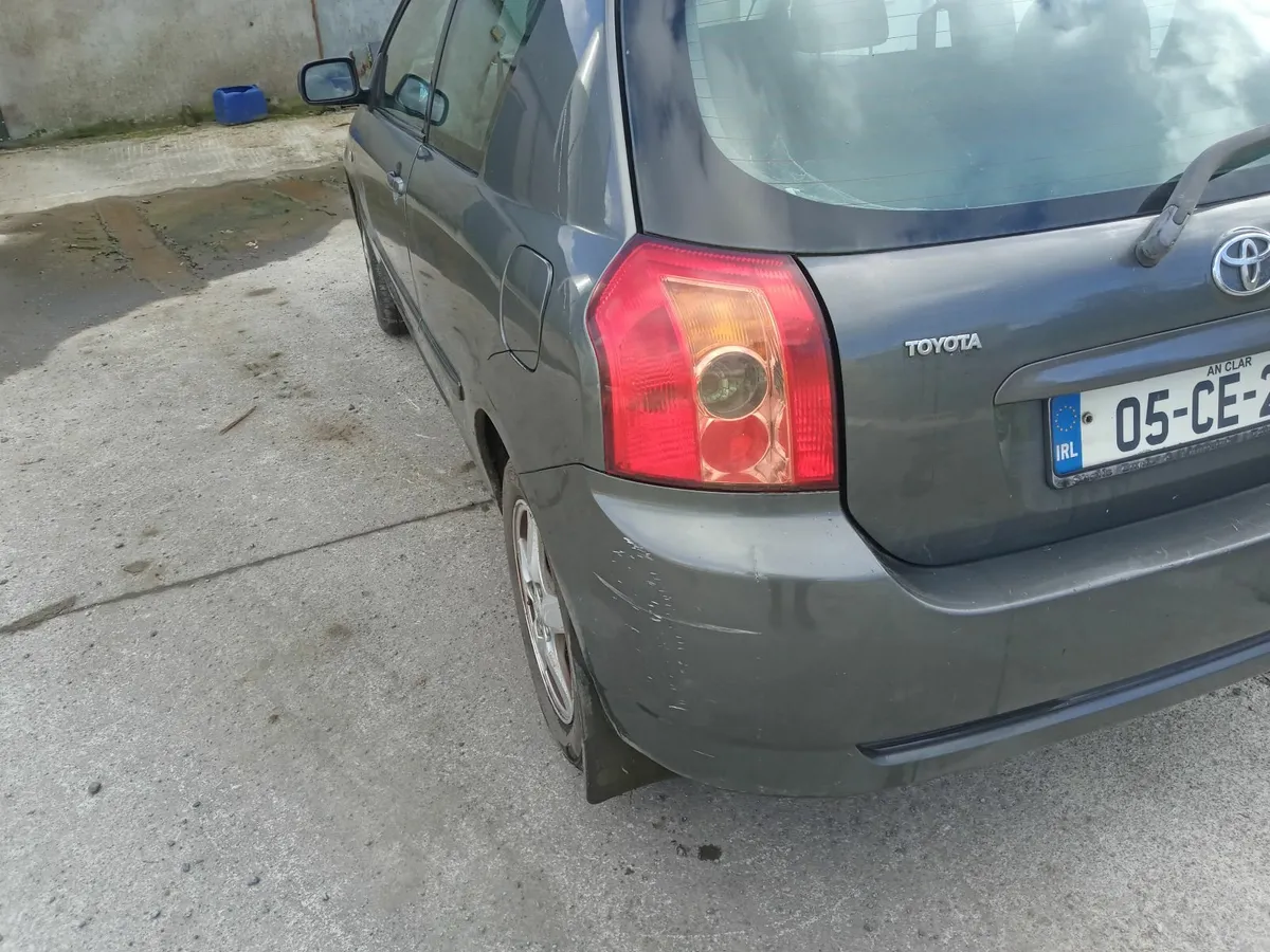 Toyota Corolla 2005 - Image 1