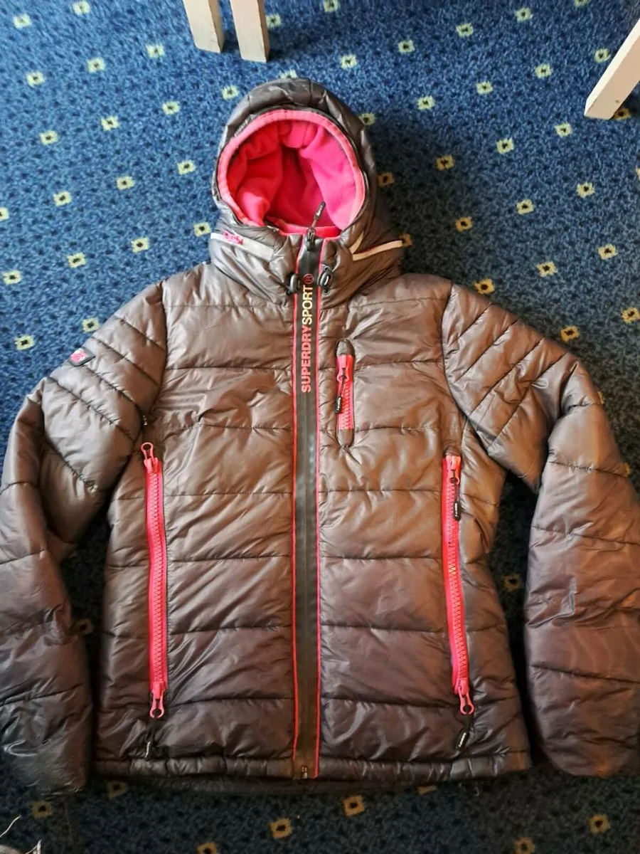 Superdry Sport puffer jacket size 12 - Image 1