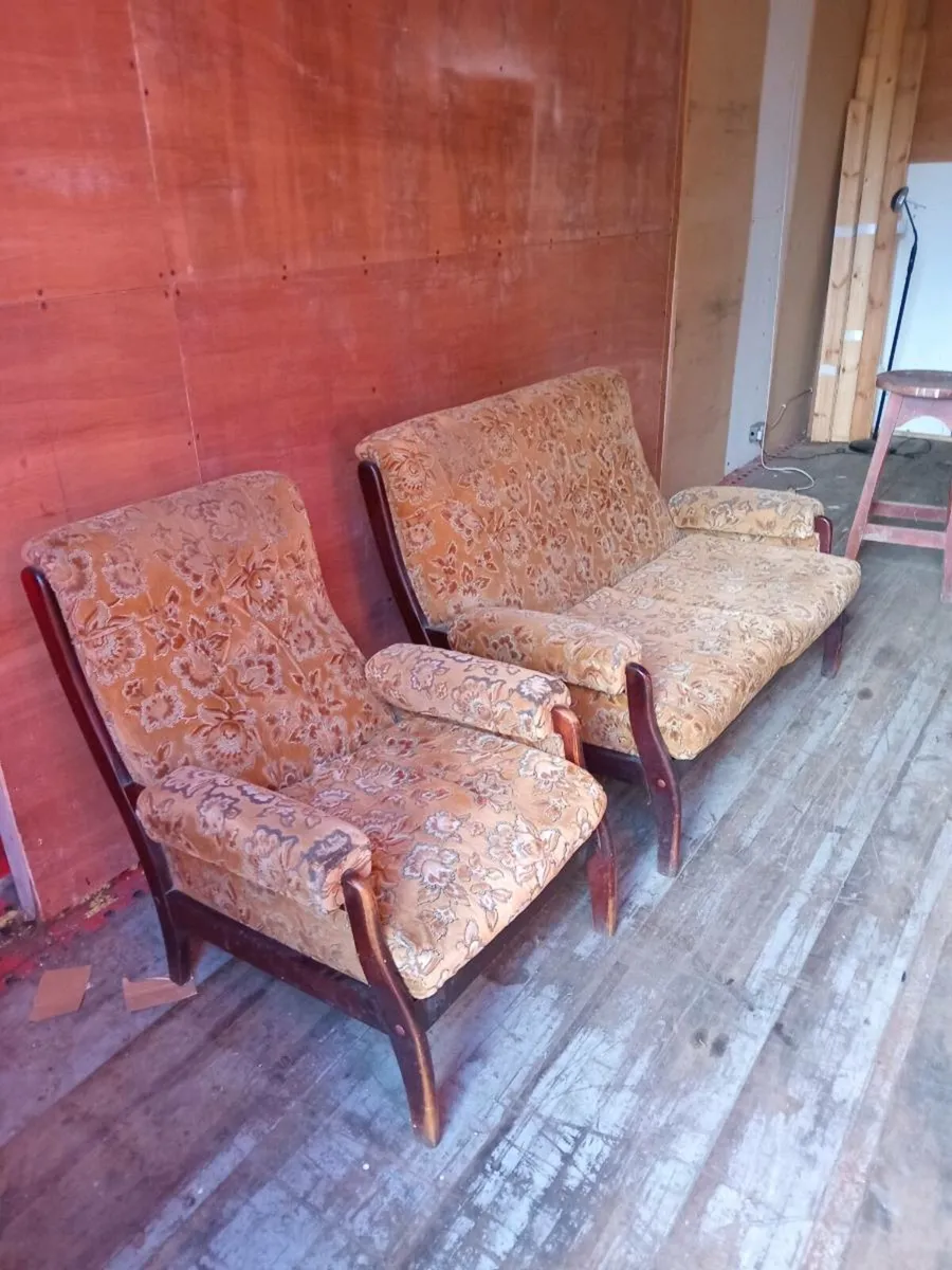 Old style 2 seater couch and armchairs - Image 2