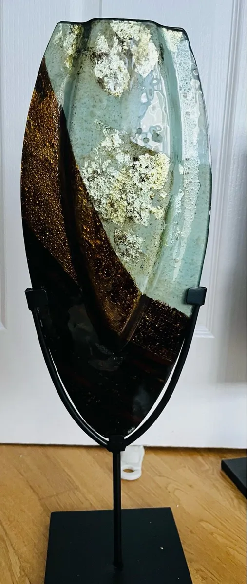 Two Beautiful Coloured Glass Stand Ornaments - Image 4