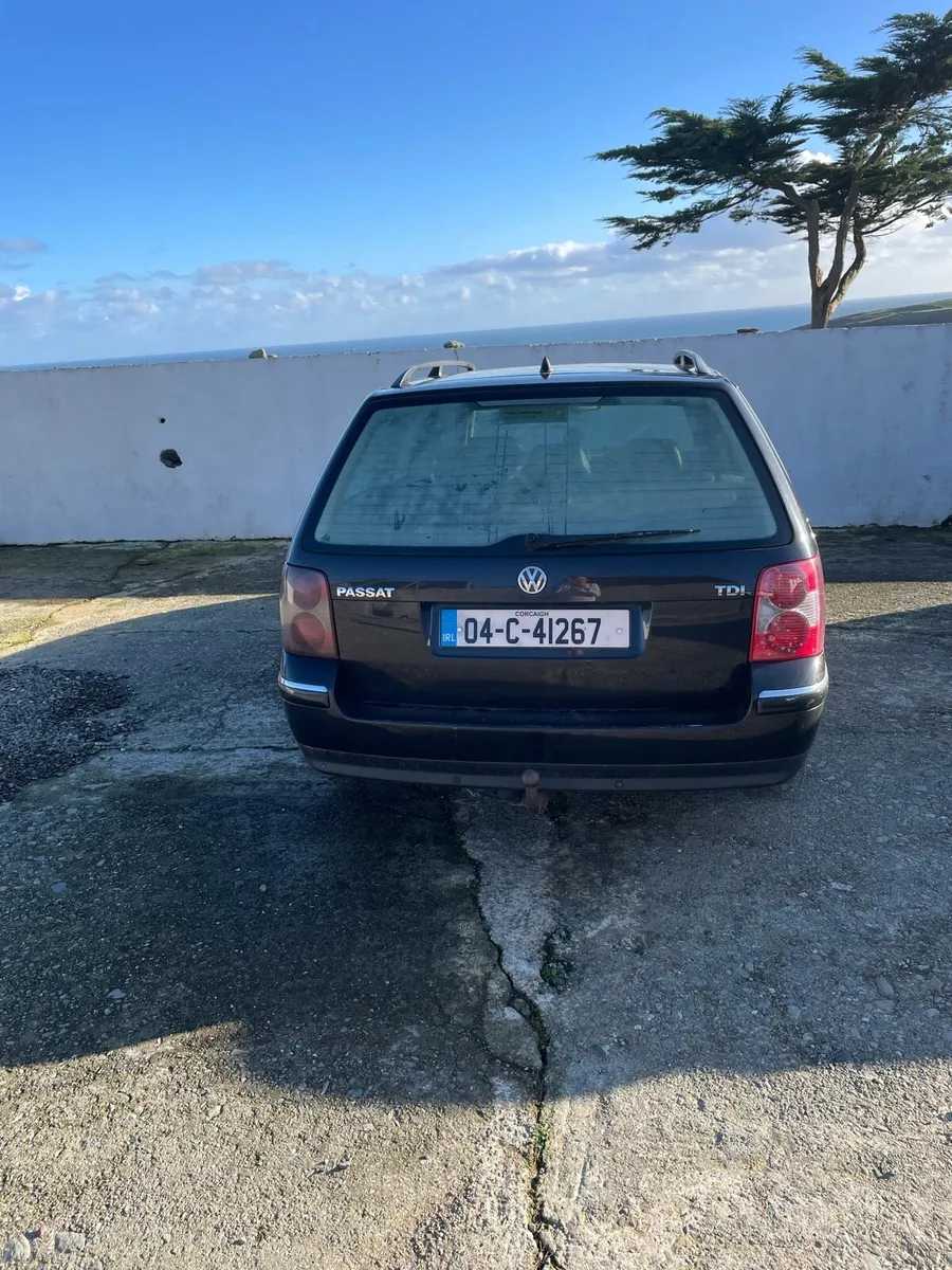 VW Passat 1.9 Highline Estate - Image 2