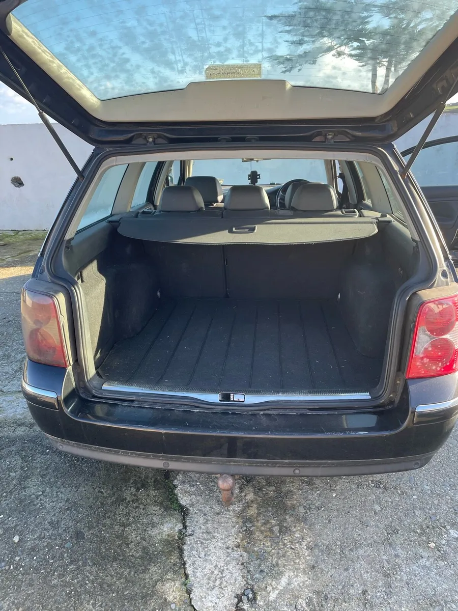 VW Passat 1.9 Highline Estate - Image 3