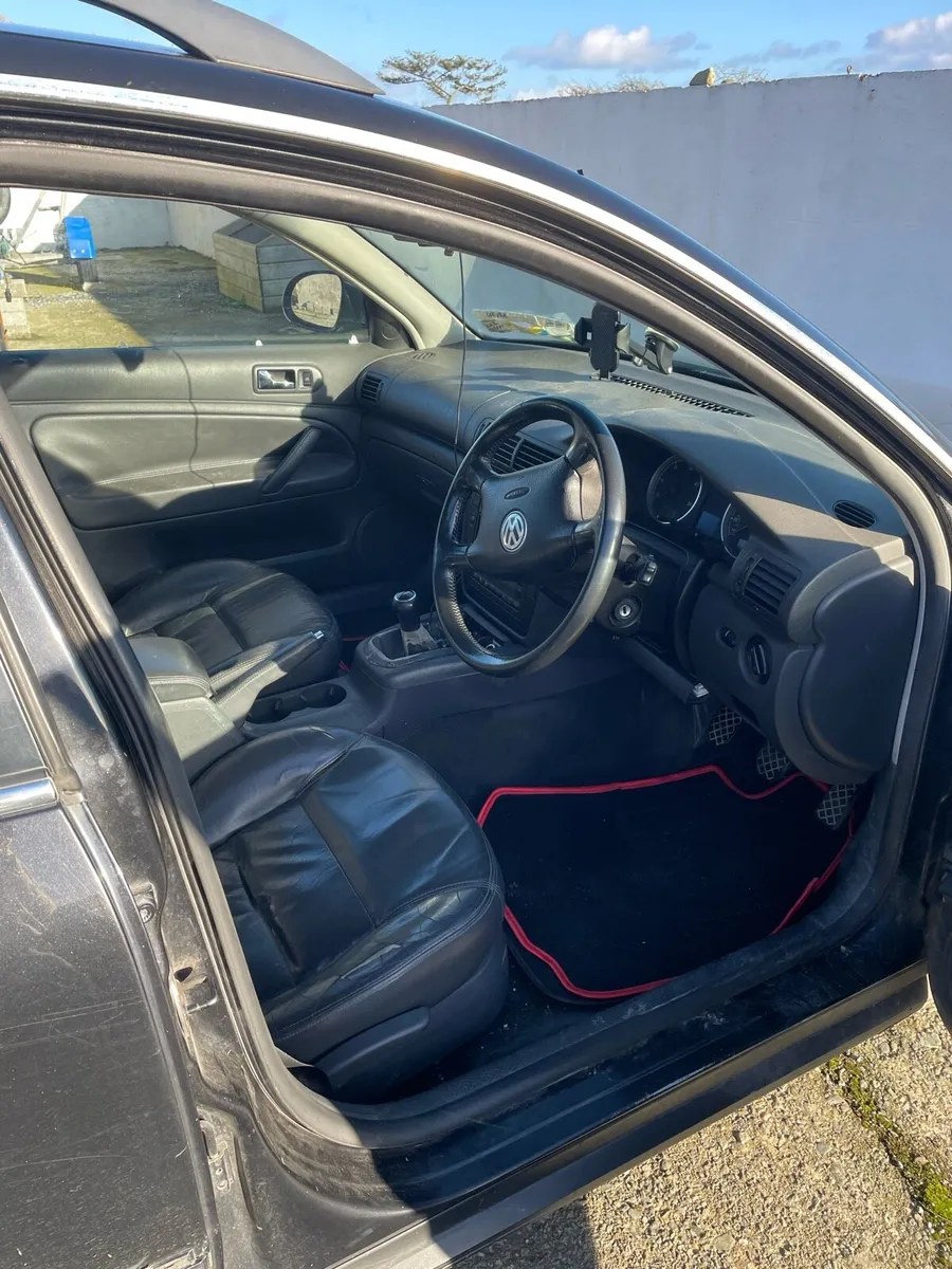 VW Passat 1.9 Highline Estate - Image 4