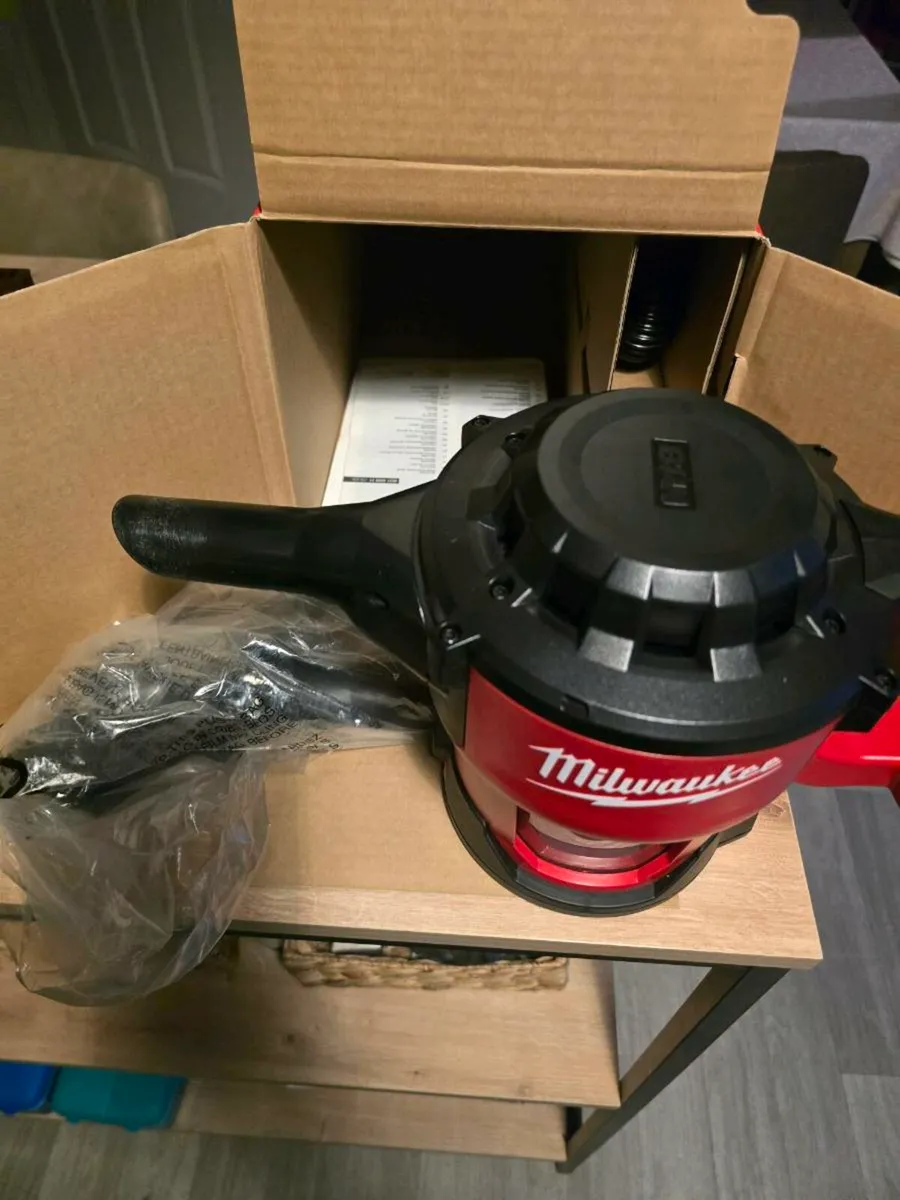 Milwaukee m18 hoover - Image 3