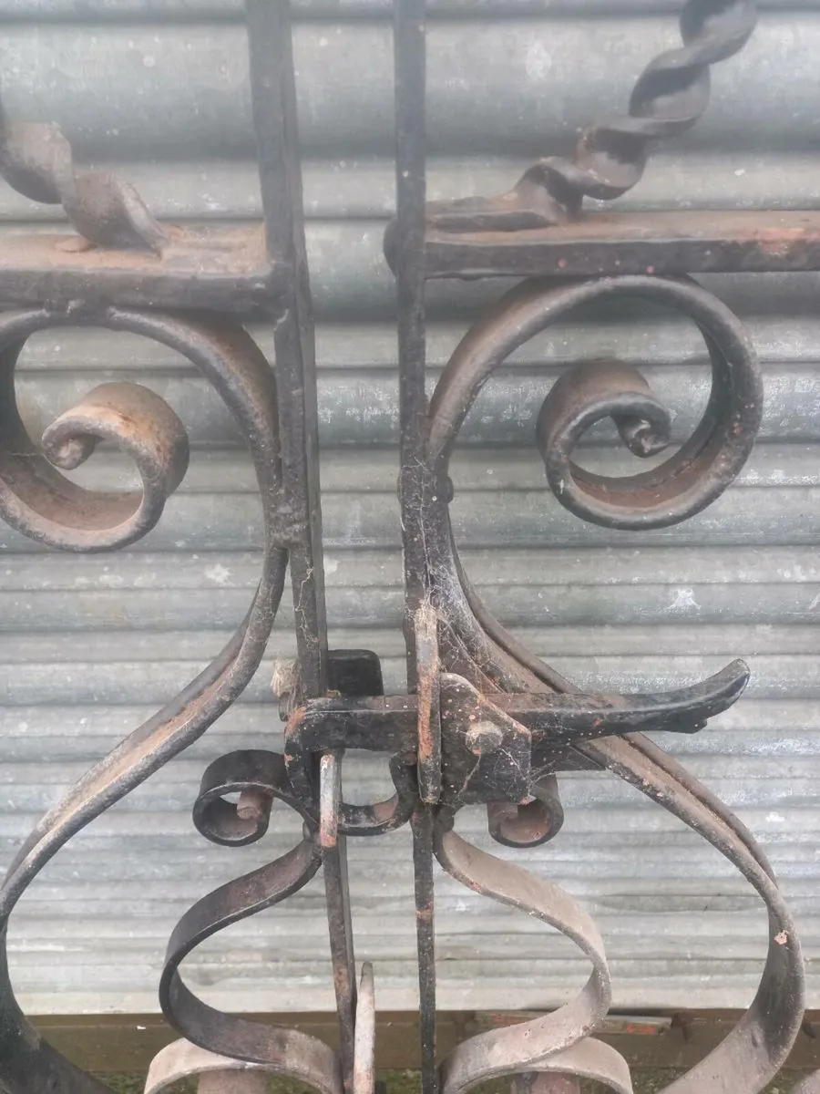 Gates - Image 2