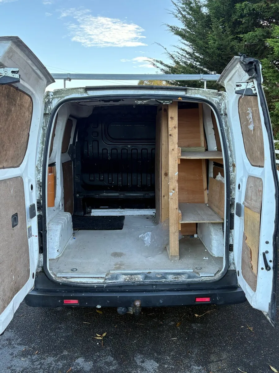 2013 Nissan Nv 200 tax 2/26 Doe 4/26 1 owner - Image 3