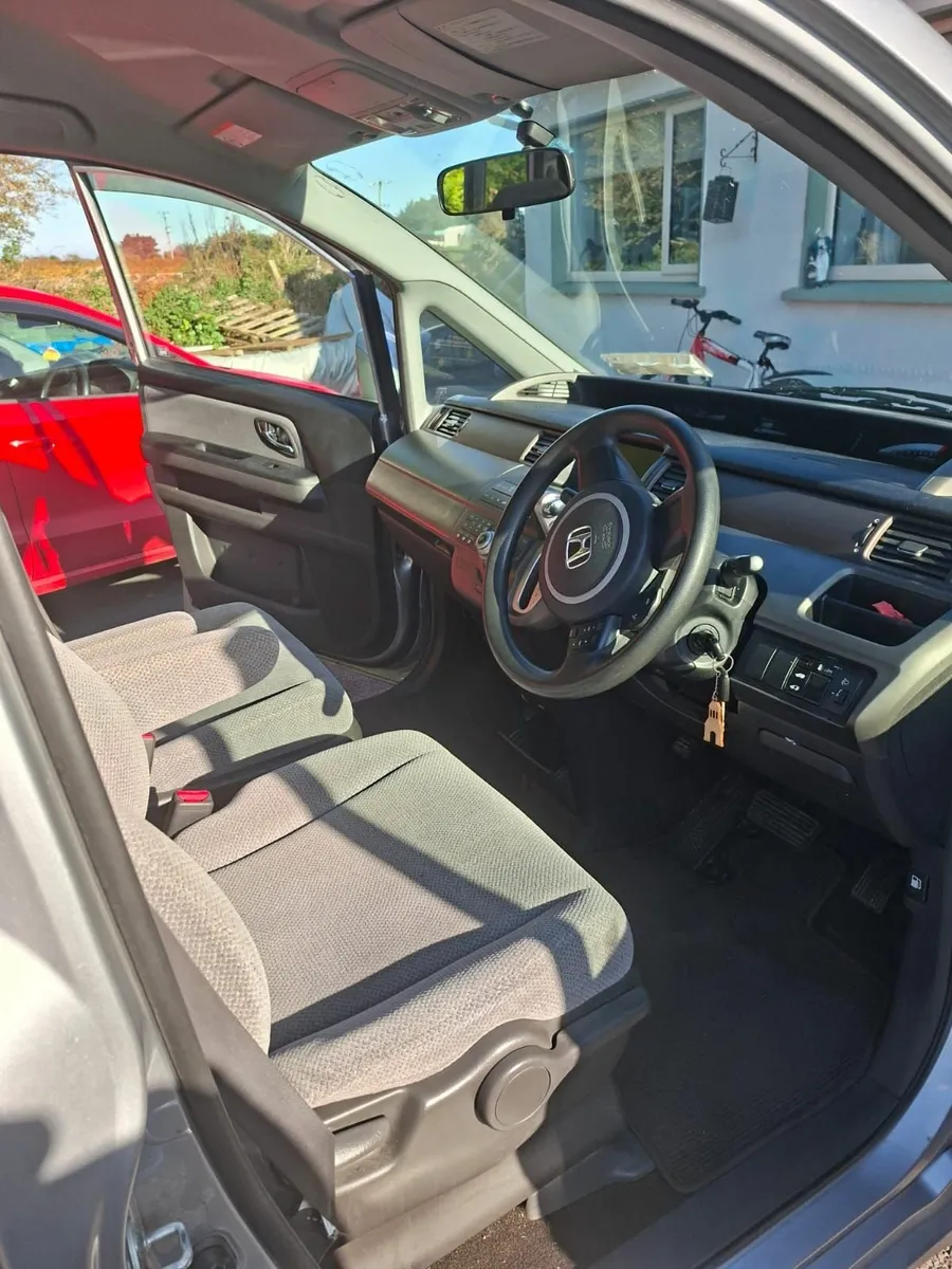 Honda Stepwagon 2006 - Image 2