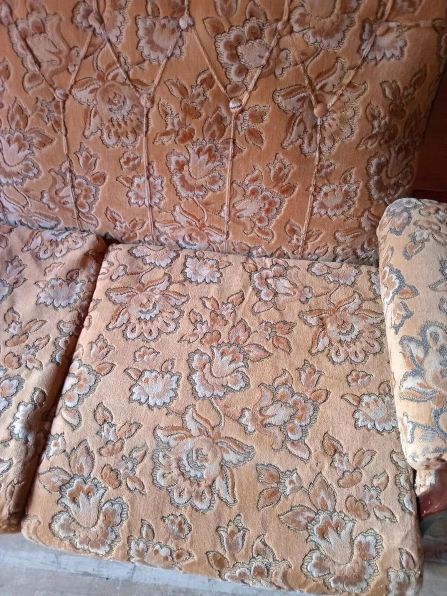 Old style 2 seater couch and armchairs - Image 3