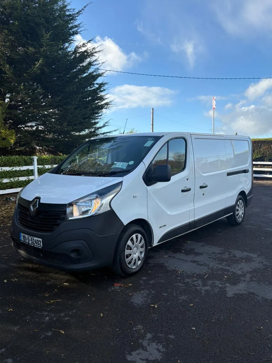 2015 Renault Traffic LWB Doe 6/26 mint condition - Image 1