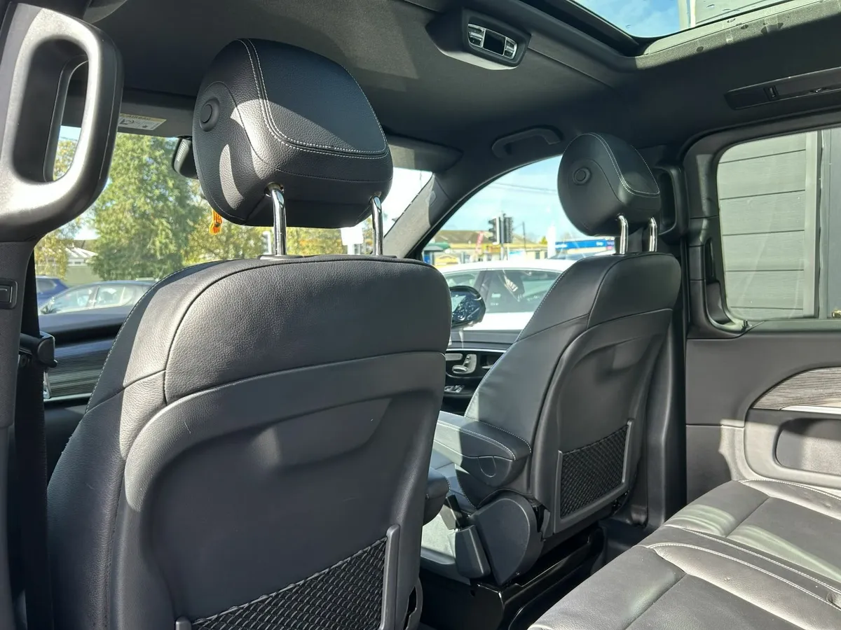 Mercedes-Benz V-Class 2022 - Image 2