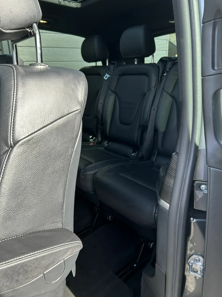 Mercedes-Benz V-Class 2022 - Image 3
