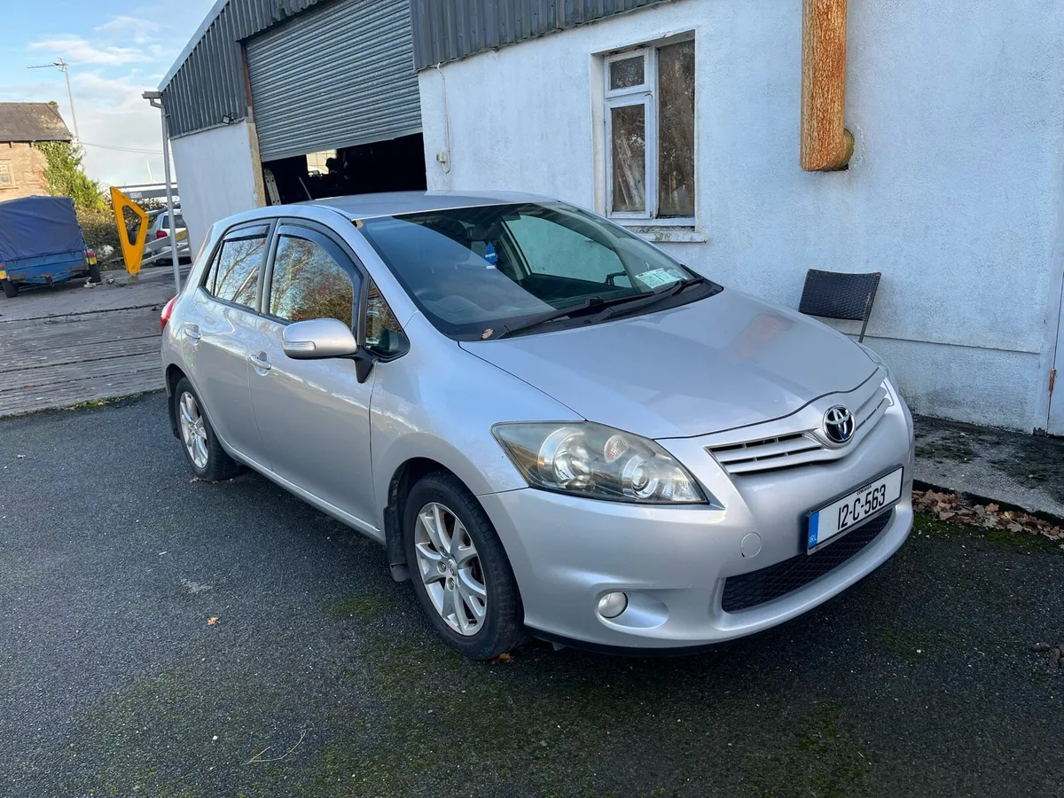 12 Toyota auris 1.4 diesel - Image 1