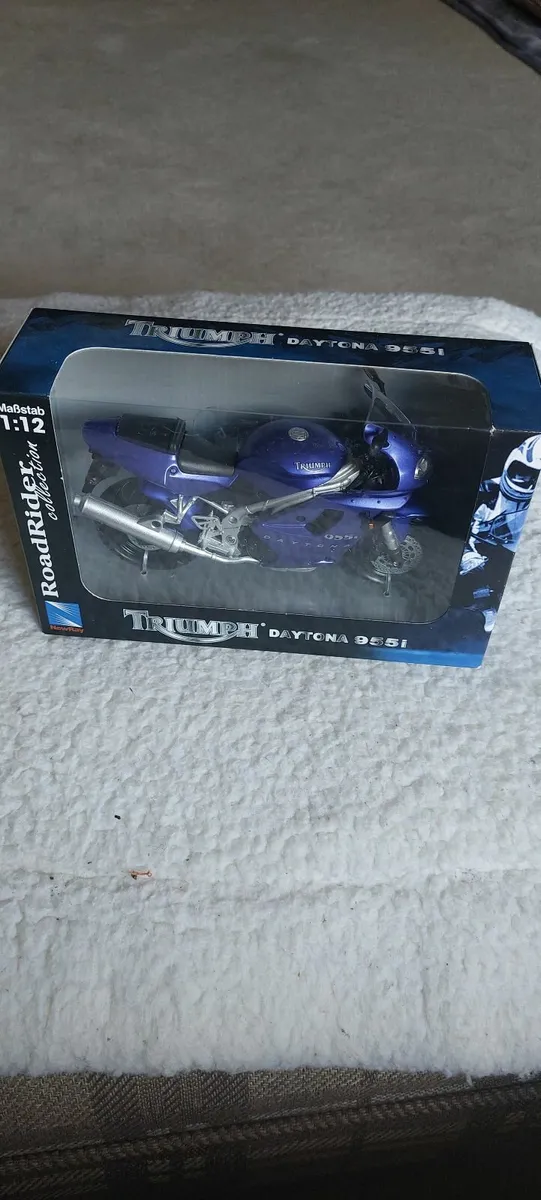 Triumph Daytona 1:12 collectables - Image 1