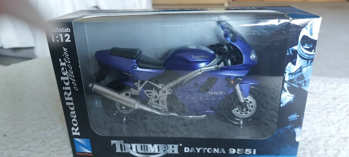 Triumph Daytona 1:12 collectables - Image 3
