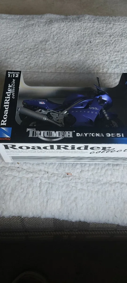 Triumph Daytona 1:12 collectables - Image 4