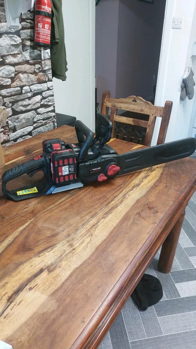 Brushless chainsaw - Image 4