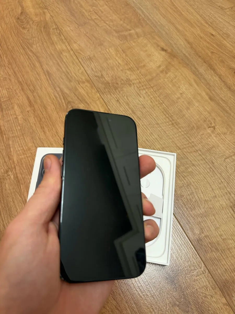iPhone 16 94% battery - Image 3