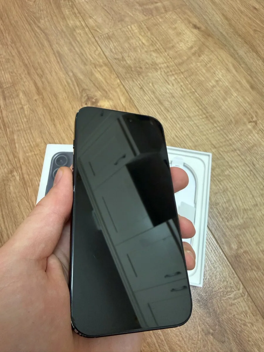 iPhone 16 94% battery - Image 4
