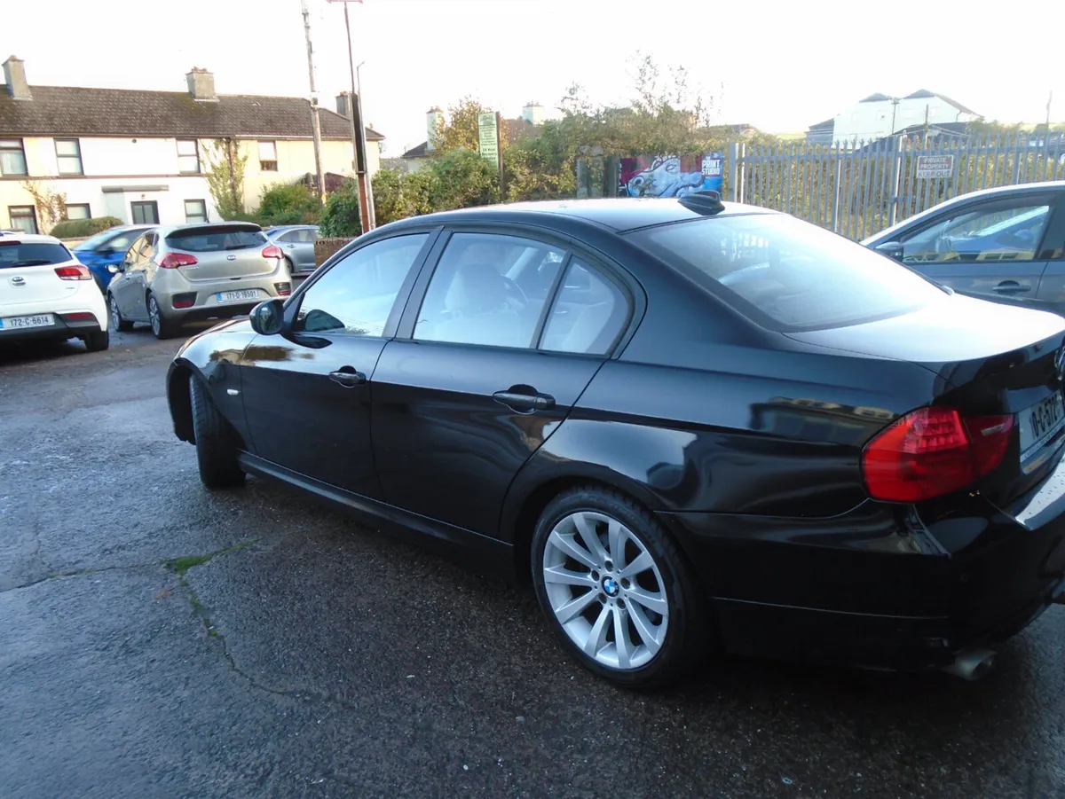 BMW 3-Series 2010 - Image 3