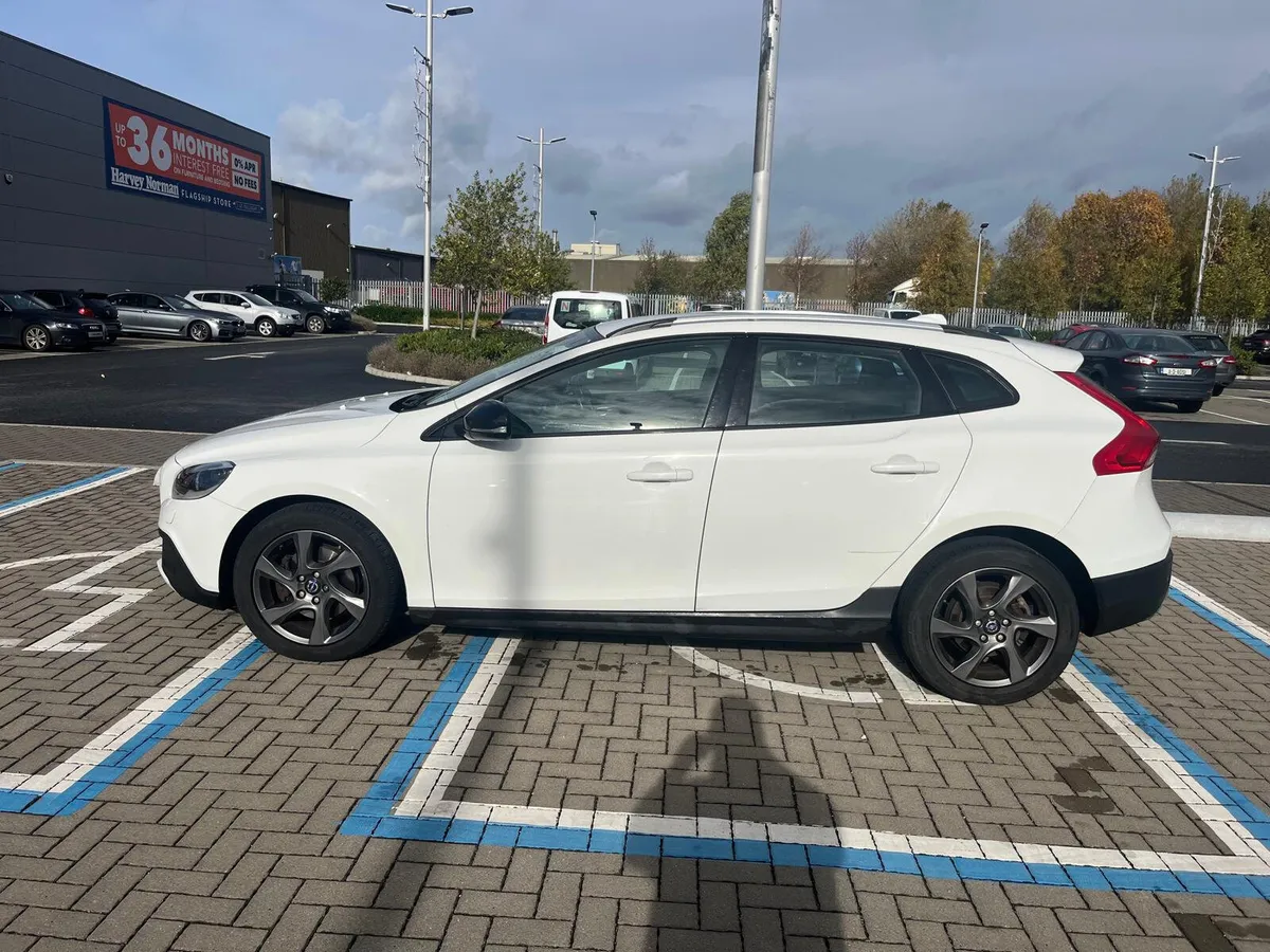 2014 Volvo V40 Cross Country Top Spec - Image 2