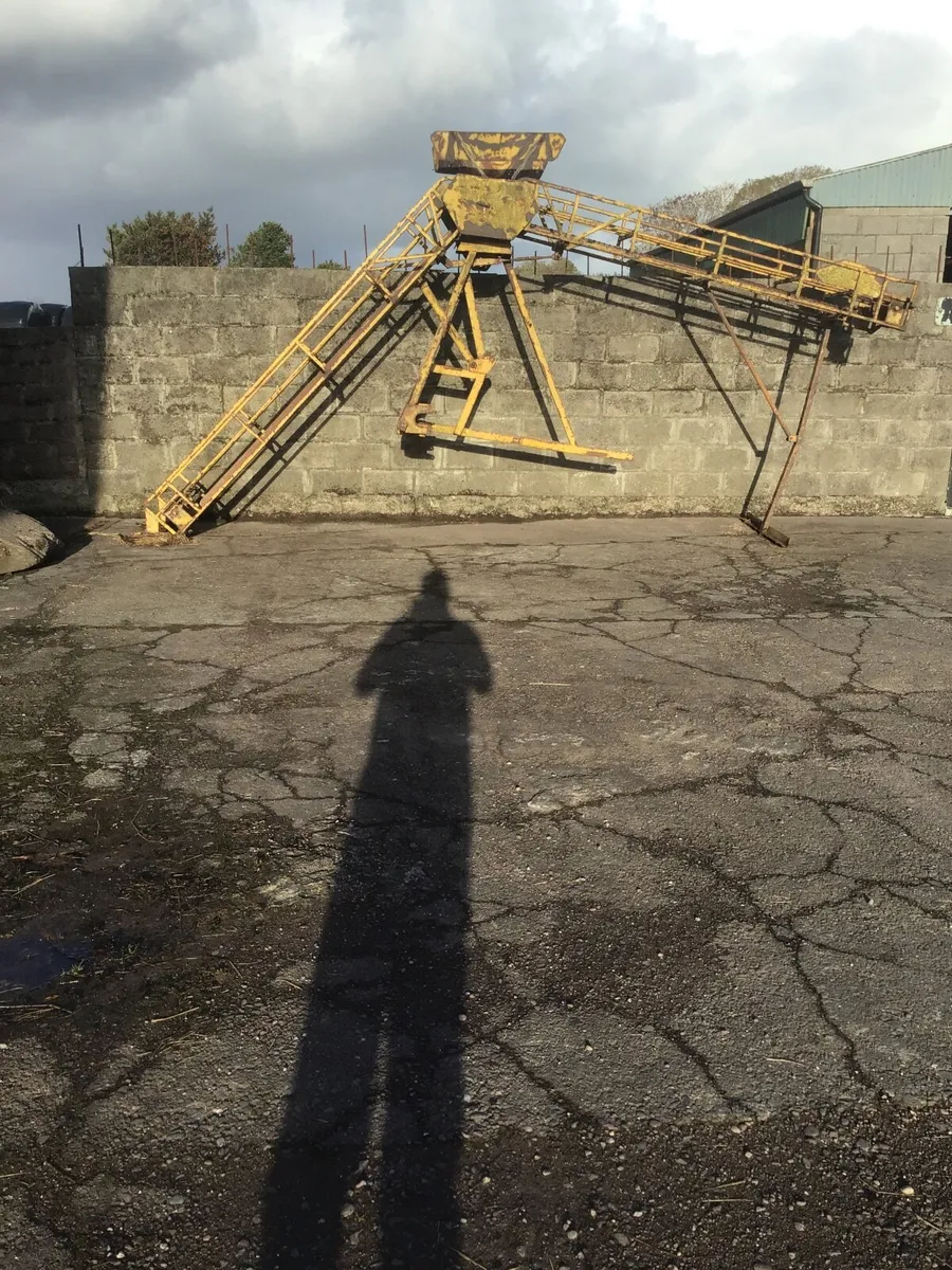 Side mounted small square bale elevator tractor - Image 1